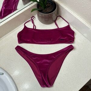 TRIANGL VELVET PLUM SEREA